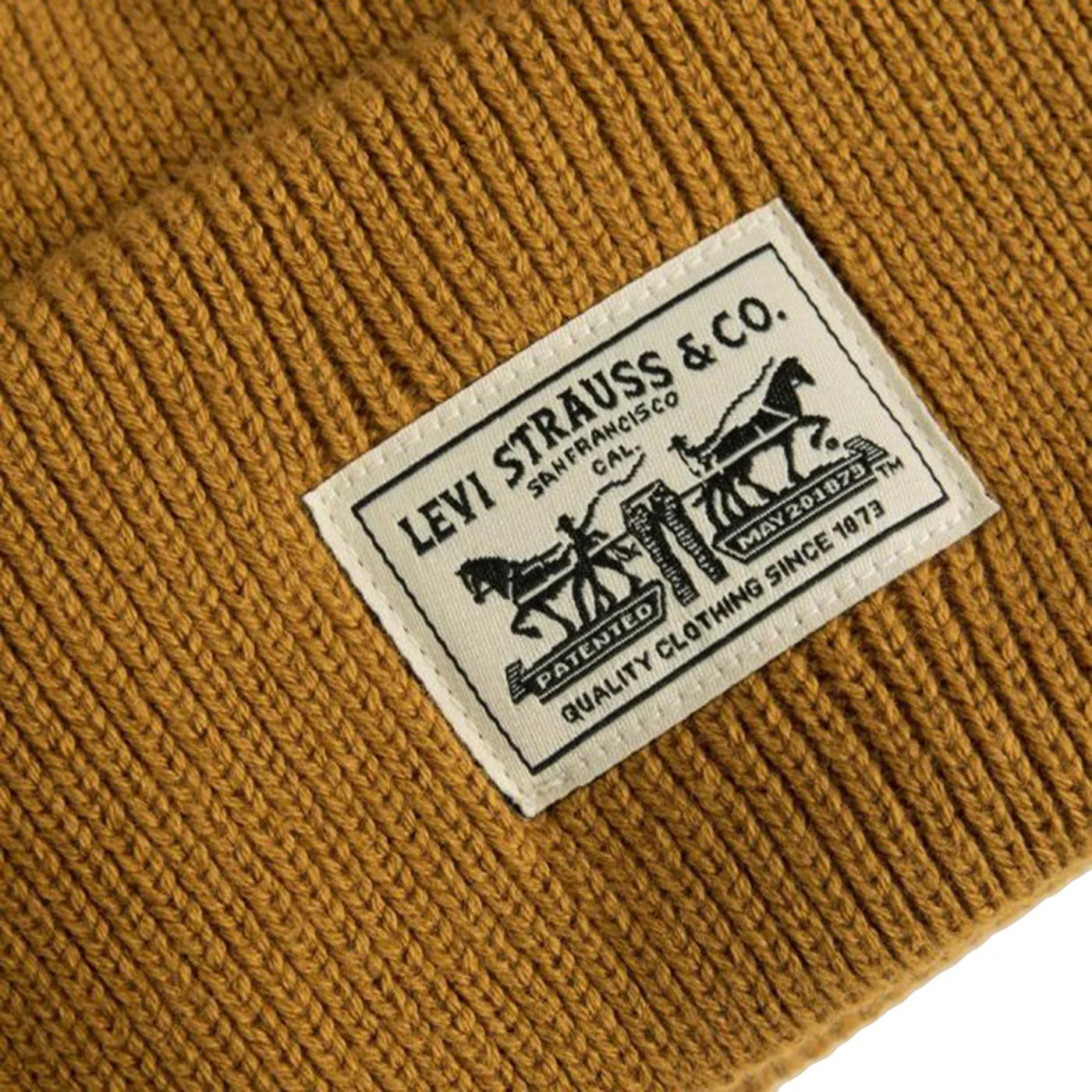 Backpatch Beanie - Golden Brown / Neutral - Unisex Beanie LEVIS ACCESSORIES - Image 3