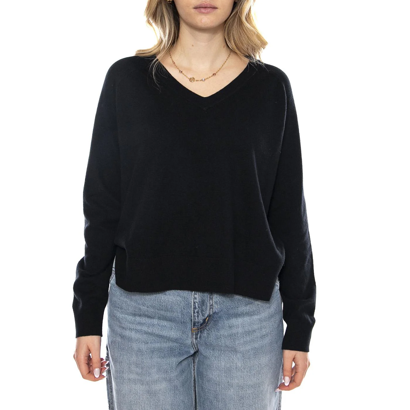 Super Soft V-Neck Pullover Anthracite Nig Black -- Women's Black Sweater LEVIS - Image 2